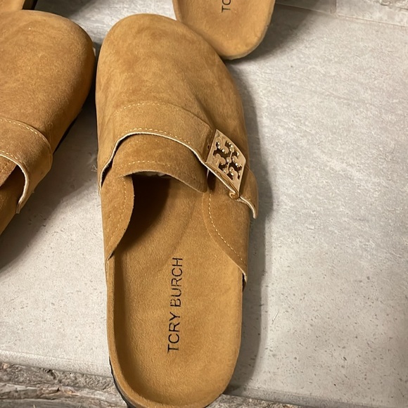 Designer Look Black and Tan Mules - Picture 3 of 7